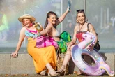 Trotz Abschied vom Sommer: Drei "Tussis" zeigen sich im Bade-Outfit