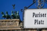 Bombenalarm am Brandenburger Tor: Polizei räumt Pariser Platz