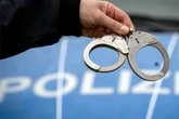Mann randaliert in Magdeburg: Polizei ist erstaunt, was er vom Balkon wirft