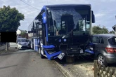 Bus macht sich selbstständig und sorgt bei Chaos-Fahrt für erheblichen Schaden