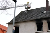 Ganzes Obergeschoss in Flammen: Dach muss geöffnet werden