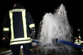 Großeinsatz der Feuerwehr: Kaputter Brunnen droht Innenstadt zu überschwemmen