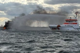 Flammen-Inferno auf der Ostsee: Jacht brennt lichterloh, Skipper verletzt