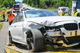 BMW kracht mit voller Wucht in Leitplanke: Kilometerlanger Stau auf der A8