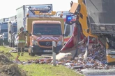 Laster fährt in Stauende: Heftiger Unfall auf der A6