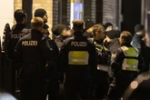Schlägerei bei Kölner Straßenfest eskaliert: Mann springt Polizist in den Rücken