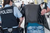 Schlagstock-Einsatz im Veggie-Shop: 20-Jähriger tickt in Ladengeschäft aus