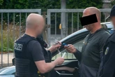 Skoda-Fahrer hat&#039;s an Grenze eilig und rast Polizei davon
