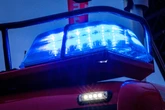 120 Quadratmeter in Flammen: Schuppenbrand hält Feuerwehr auf Trab