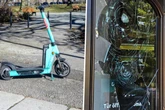 E-Scooter geklaut und Scheiben eingeschlagen: Tatverdächtiger in Chemnitz festgenommen