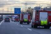 Auto landet brennend an Leitplanke: Riesen-Schaden nach Unfall auf der A38!