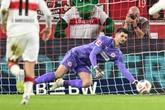 Nach gehaltenem Elfmeter: Bundesliga-Torwart hat auf diese Frage keine Lust mehr
