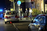 Streit auf offener Straße eskaliert: Masken-Mann feuert mehrere Schüsse ab