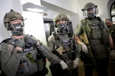Elite-Einheit GSG 9 stürmt Wohnungen von zwei Schwarzfahrern