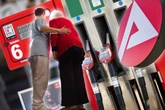 Tanken wieder teurer, Grundsicherung kommt, mehr Geld für Pfleger: Das ist neu im Juli