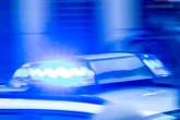 Schwerer Unfall an Eisdiele: Auto gerät außer Kontrolle - mehrere Menschen schwer verletzt