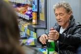Bei ihm piept&#039;s gewaltig! Peter Maffay an Netto-Kasse gesichtet
