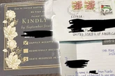 Paar verschickt Hochzeitseinladungen an Freunde: Was sie dann im Briefkasten finden, hat keiner erwartet
