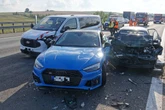 Kollision auf der A4: Zwei Menschen nach Unfall schwer verletzt