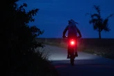 Taschen voller Diebesgut: Einbrecher flieht auf gestohlenem Fahrrad vor Polizei