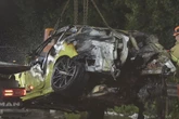 Autofahrer verbrennt nach Unfall in seinem Wagen! Zeugin kann ihn nicht mehr retten