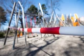 Mann masturbiert nackt auf Kinderspielplatz: Polizei sucht Zeugen
