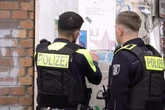 Plakate mit Lischinsky-Bild in der Nähe der Humboldt-Universität rufen LKA auf den Plan