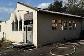 Millionenschaden bei Hallen-Brand: Feuerwehr verhindert Gastank-Explosion