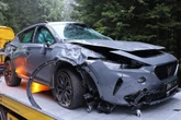 Crash in der Kurve: Cupra überschlägt sich bei Eibenstock