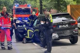 Volvo-Fahrerin kracht in den Gegenverkehr: Reifen reißt einfach ab