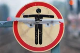 "Train Surfer" ertappt: Jugendliche bringen sich auf Güterzug in Lebensgefahr