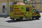 Suff-Teenager rastet aus! Sanitäter verletzt, Polizei muss eingreifen