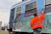 Eisenbahnfreunde mächtig sauer: Sprayer verschandelt Tschechen-Waggon mit Forderung!