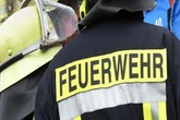 Zeuge sieht Taschenlampenlicht in leerem Haus: Plötzlich riecht es nach Feuer
