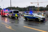 Streifenwagen kracht in Opel: Vier Personen im Krankenhaus