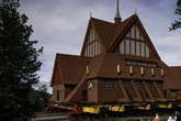 Wenn eine ganze Kirche umzieht: 672-Tonnen-Gebäude rollt in anderes Dorf