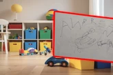 Mutter denkt, ihr Sohn (5) malt ein Bild: Was er stattdessen macht, ist eine klare Ansage