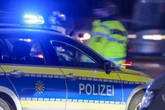 Streit in Hamburg eskaliert: Mann zückt Waffe und schießt, Täter flüchtig