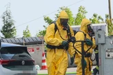 Gefahrgut-Alarm in Remscheid! Feuerwehr mit Schutzanzügen im Einsatz