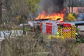 Feuerwehreinsatz in Chemnitz: Laube in Kleingartenanlage brennt vollständig aus