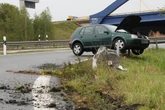 Unfall an Autobahnauffahrt: Senior (85) "parkt" Polo auf Leitplanke