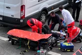 Fußgänger wird von Transporter erfasst und mutmaßlich schwer verletzt