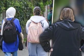 Mädchen beleidigt und Kopftuch runtergerissen? Jetzt spricht die beschuldigte Seniorin (81)