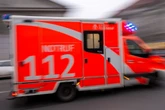 Mann wird von eigenem Auto überrollt und erleidet innere Verletzungen