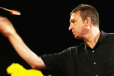 Wenn ein Weltmeister mit Heizwasser kocht: Geldnot treibt Darts-Oldie ans Board