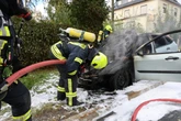 Feuerwehreinsatz im Erzgebirge: Ford geht in Flammen auf