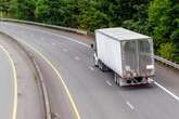 Lkw-Fahrer brettert mit 140 km/h über die Autobahn