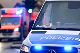 Frau von Ex-Mann mit Auto angefahren und am Boden liegend verprügelt: 35-Jähriger flüchtig