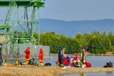 Mann (28) springt mehrfach in Baggersee und taucht plötzlich nicht mehr auf