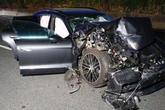 Porsche kracht frontal gegen VW Crafter: Zwei Kinder bei Unfall verletzt